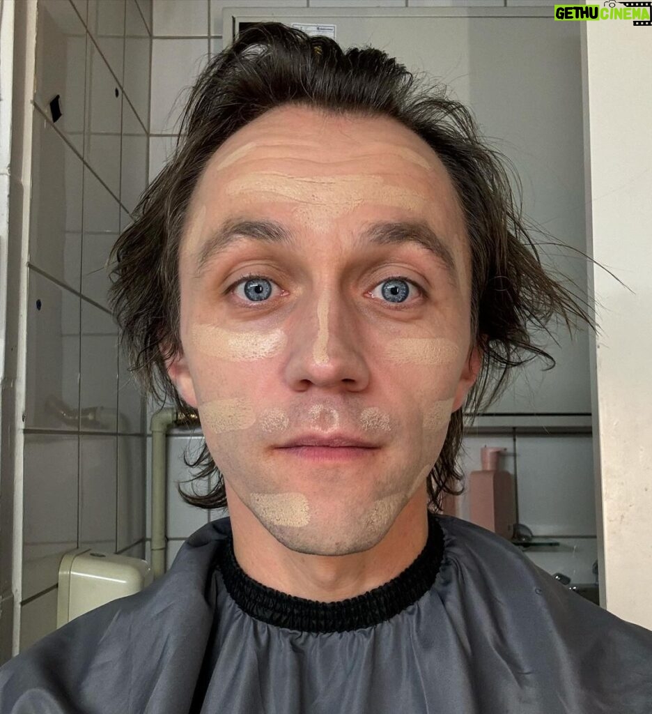 Sondre Lerche Instagram - The three stages of Christian 🧖‍♂️ Shows 24 and 25 today💋 #moulinrougemusical #costumedrama #makeuptutorial #myskincareroutine Chateau Neuf - Det Norske Studentersamfund