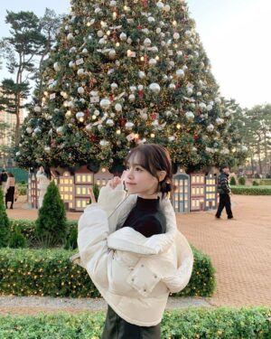 Song Ye-bin Instagram - 너무 춥쨔나