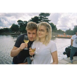 Sophie Simnett Instagram - ooo friends !