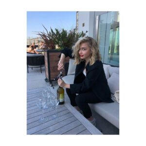 Sophie Simnett Instagram - ooo friends !