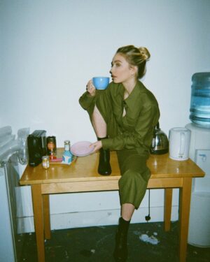 Sophie Simnett Instagram - //2 @jackalexanderuk @fault_magazine provide the snacks 🐭 

@lucie_bjmakeup @ellagaskellstylist 💫