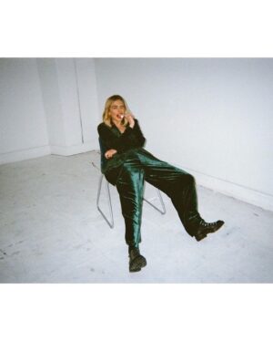 Sophie Simnett Instagram - //2 @jackalexanderuk @fault_magazine provide the snacks 🐭 

@lucie_bjmakeup @ellagaskellstylist 💫