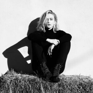 Sophie Simnett Instagram - hazy lazy Jane & a rogue hay bale  @thetylershields