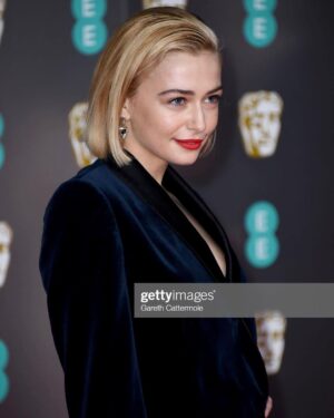 Sophie Simnett Instagram - What a bloody lovely evening!! Thank you so much @bafta & @pauledmonds217 for having me. @ellagaskellstylist @stellamccartney for the comfiest suit ever complete with excellent snack pockets.  @cherwebbmakeup @lancomeofficial for making up m’face!! & @thesavoylondon for the most spectacular room!!! ✨✨✨