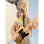 Sora Tamaki Instagram - . 13日に発売されたギター・マガジン・レイドバックVol.14に登場させていただいています。 　 実は、綾野剛さんからいただいた自前のギターとも撮影していただきました🎸 ギターについて、お仕事について、プライベートについてもたくさんお話しさせていただきました。 ぜひチェックしてください。 #ギターマガジンレイドバック #田牧そら