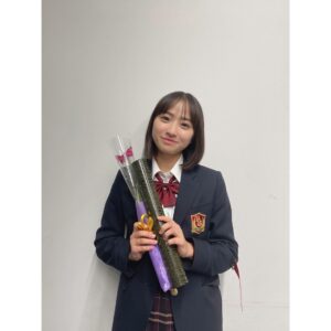 Sora Tamaki Instagram - .

『最高の教師 １年後、私は生徒に■された』

昨日、3年D組を卒業しました🌸

この作品と出会って、毎日が自分との戦いでした。
昨日の自分よりも少しでも前に進んでいたいなと思いながら、現場に向かっていたのを思い出します。

今まで演じたことのない役柄で、挑戦の連続で。
私が最後まで挑戦し続けられたのは、私たちがお芝居しやすい環境を作ってくださったスタッフの皆さん、野辺としても私自身としても何度も救ってくださった九条先生、松岡茉優さん。
そしてたくさん刺激をもらった3年D組のみんなのおかげです。
本当にありがとうございました。

正直、一番初めに野辺桐子役と聞いた時は、私で大丈夫かなと不安でした。
でも今は、私が野辺になった理由がわかる気がします。

野辺桐子としてこの作品に携わることができて幸せでした。

最後までご視聴いただきありがとうございました。

#最高の教師 @saikyo_ntv 
#田牧そら