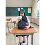 Sora Tamaki Instagram - 📷 『カメラ、はじめてもいいですか？』 今夜第10話が放送されます！ ミトの、チサトさんに対する思いとお母さんに対する思いに注目していただきたいです。 複雑な感情のお芝居はとても難しかったですが、ウエダアツシ監督やチサト役の手島実優さんと何度も話し合いをしながら撮影しました。 ぜひご覧ください。 👆🏻写真はミトのリュックについているきなこと♡ ミトの愛犬「きなこ」のグッズは、ミトの持ち物だったり、部屋にもたくさんあるので見つけてみてください！ #カメはじ @bs260_camehaji #田牧そら