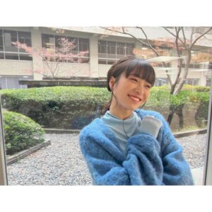 Sora Tamaki Instagram - 💰

今日はカネオくんです！
2024年新春!冬のお金のヒミツSP!です。

温泉、肉まん、着物、危険生物ハンターについてなど盛りだくさんです。
私は「野湯」という言葉を初めて知ったのですが、とても綺麗で気持ち良さそうだったので、いつか行ってみたいなと思いました。

ぜひご覧ください。

cardigan @merlotcamp
turtleneck knit @yae_tokyo_
salopette @labelleetude_official
boots @randa_pic

#有吉のお金発見突撃カネオくん 
#田牧そら