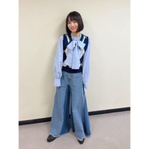 Sora Tamaki Instagram - 💰

今日はカネオくんです！
今回はご当地パンについて🍞

北海道から沖縄まで、500種類以上あると知って、すごくびっくりしました！

ぜひご覧ください。

そして！
有吉さん、NHK紅白歌合戦の司会おめでとうございます！！大晦日が今からとても楽しみです⭐️

ブラウス　@niceclaup_official_
ニットベスト　@__treat.urself__
デニム　@poppy_tokyo 
シューズ　@himiko_shoes

#有吉のお金発見突撃カネオくん 
#田牧そら
