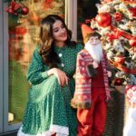 Sowmya Menon Instagram - "It’s fruitcake weather!" 📷@poshbe.ae 💄@alsaa_beauty 👗@resha_by_rehana_shana #skr #christmas #festival #shootdiaries