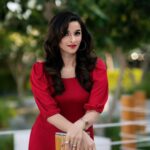 Sowmya Menon Instagram - Laal 🌹🌹 💄@alsaa_beauty 📷@poshbe.ae 👗@amazebyashiyajesel #skr #shootdiaries #xmastime