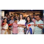Sowmya Menon Instagram - At the inaugural event of the newly opened store of @glamtouchdxb at the Madina Mall.I wish the entire team all the very best🤍🤍 #glamtouch #Dubai #VisitDubai Muah @alsaa_beauty 📷 @media.fox