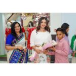 Sowmya Menon Instagram - At the inaugural event of the newly opened store of @glamtouchdxb at the Madina Mall.I wish the entire team all the very best🤍🤍 #glamtouch #Dubai #VisitDubai Muah @alsaa_beauty 📷 @media.fox
