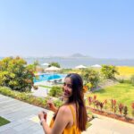 Srishty Rode Instagram – ❤️ A day In my life @sula_vineyards (Beyond )❤️🥂 Nature’s embrace, fine wine, a stunning lake view villa, and unforgettable cuisine – this place had it all. A much-needed getaway, pure relaxation! 🌿🍷🌅