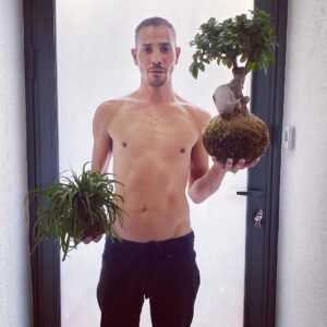 Steevy Boulay Instagram - L heure des #plantes ! 🌱 #plants #boyswithplants
