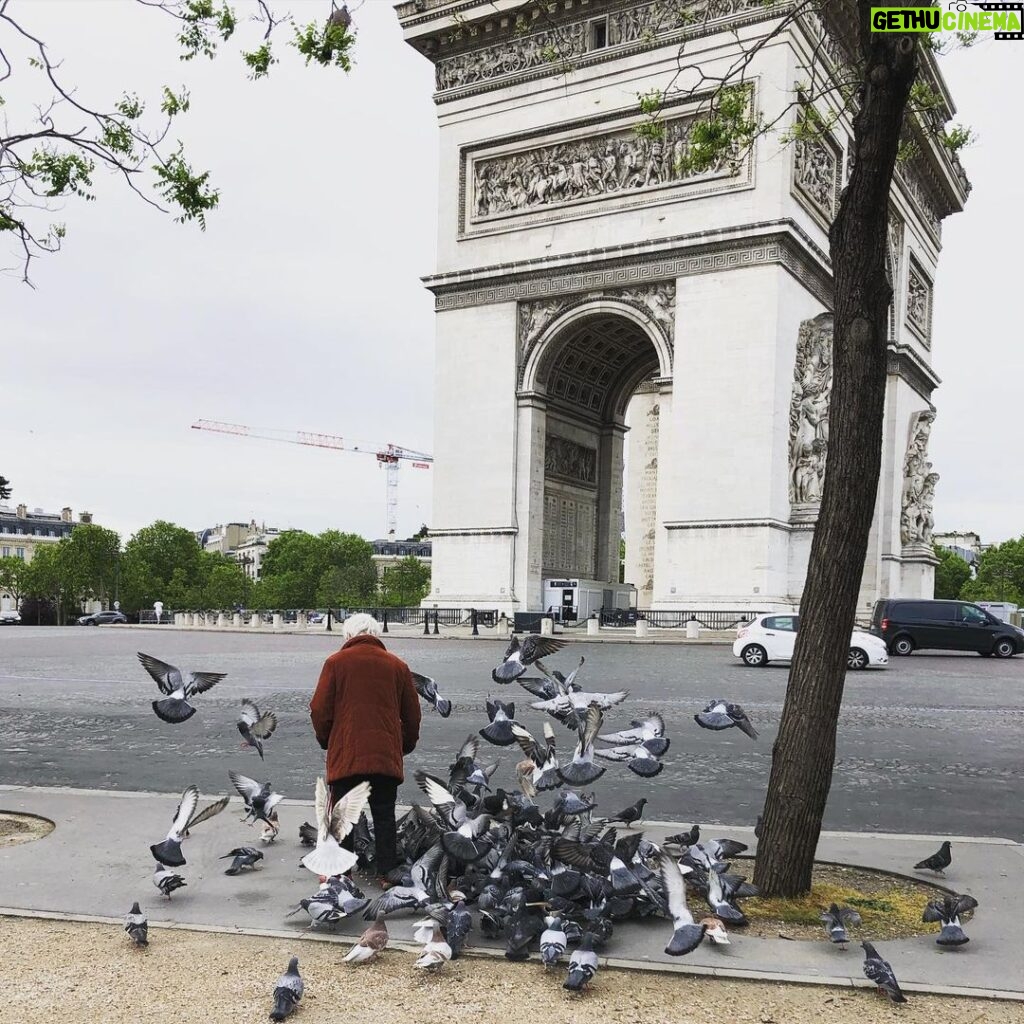 Steevy Boulay Instagram - La dame aux oiseaux #paris
