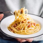 Stefano Faita Instagram - Depuis une semaine qu’on parle de pâtes… ça donne faim! À défaut de partager un repas avec vous, je vous partage ma recette de pâtes préférées, les ❤️‍🔥spaghetti carbonara❤️‍🔥 C’est quoi la vôtre? Recette 👉 Lien dans la bio - For the past week we’ve been talking about pasta… and I’m definitely getting hungry! Since I can’t share a meal with you all, let me share my favourite pasta recipe, ❤️‍🔥spaghetti carbonara❤️‍🔥 Which one is yours? Recipe 👉 Link in bio #carbonara #spaghetticarbonara #pastalover #stefanofaita