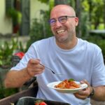 Stefano Faita Instagram - Basta con la pasta?🤌 Jamais en Italie!😉 Lisez notre petit article pour savoir quand, comment et surtout pourquoi on mange autant de pâtes au pays de mes ancêtres! Lien dans la bio - Basta con la pasta?🤌 Never in Italy! 😉 Read our new article, to learn when, how but especially why we eat so much pasta in my ancestral homeland! Link in bio #pasta #italianfood #pastalover #cucinaitaliana #sfaita #stefano #stefanofaita