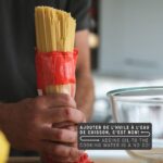 Stefano Faita Instagram - Je le sais, on vous a toujours dit de mettre de l’huile dans votre eau de cuisson pour empêcher que les pâtes collent… mais ce vieux truc empêche aussi la sauce de bien adhérer aux nouilles☝️ La solution est simple: les cuire dans beaucoup d’eau! Pour plus de trucs, suivez le lien dans la bio 🔗 - I know, you’ve always been told to put oil in your cooking water to prevent pasta from sticking… but this old trick also prevents the sauce from mixing properly to your pasta☝️The solution: cook them in a good amount of water! For more tips & tricks, click on the link in bio 🔗 #stefanofaita #stefano #cuisineitalienne #pâtes #pasta101
