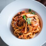 Stefano Faita Instagram - Familiar with cucina povera? It's the art of doing a lot with a little and one of the best cooking (and life!) lessons Italian tradition has taught us. And we're here to prove it with 8 recipes! La cucina povera, c'est l'art de cuisiner avec peu d'ingrédients. On vous le prouve ici, en 8 recettes. Link in bio for the recipes | Lien dans la bio 🔗 #italiancooking #cucinapovera #italianfood