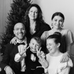 Stefano Faita Instagram - Notre traditionnelle photo de Noël! De ma famille à la vôtre: joyeuses fêtes 🎄 Our traditional family portrait! From my family to yours, happy holidays 🎄