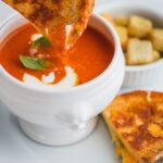 Stefano Faita Instagram - Grilled cheese et crème de tomates. Ça vous rappelle des souvenirs? . Grilled cheese & creamy tomato soup. Brings back memories, right?!