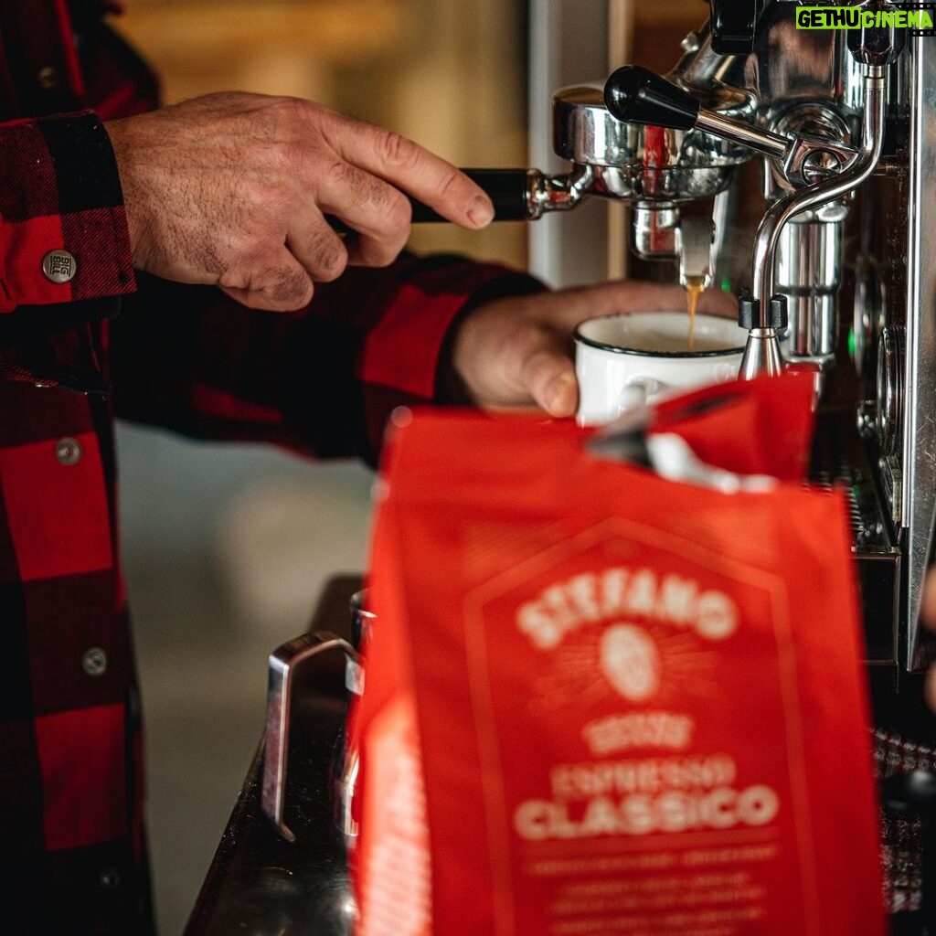 Stefano Faita Instagram - Vous êtes au bar à Bologne et vous voulez un café au lait?☕ Dites caffè latte, autrement vous aurez un grand verre de lait.🥛 So you're at the bar in Bologna and you want a latte?☕ Say caffè latte, otherwise you’ll end up with a big glass of milk.🥛 #latte #coffee #coffeetime #stefanofaita