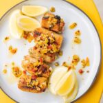 Stefano Faita Instagram - ✨Vous recevez en grand? Ça prend des petites bouchées! Que ce soit pour l’apéro ou en formule cocktail dînatoire, les canapés, amuse-bouche et autres finger food font la différence entre un simple repas et un party des Fêtes. De la bombette pugliesi aux canapés pizza au saumon fumé, on fait le tour de nos 10 meilleures bouchées dans notre blogue 💫 Lien dans la bio ✨Having a big party? You’ll need bite-sized appetizers! Whether for an aperitif or a cocktail buffet, canapés, amuse-bouches, and other finger foods make the difference between a simple meal and a full-on holiday party. From bombette pugliesi to smoked salmon pizza canapés, we review the 10 best bites on our blog💫 Link in bio #stefanofaita #cocktaildinatoire #bouchées #apero