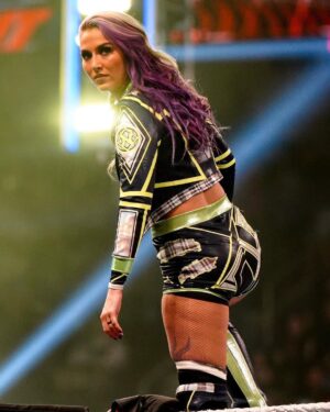 Steffanie Newell Instagram - Prick. 

📸 - @kimberlasskick