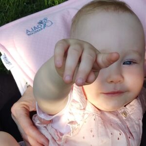 Stephanie Instagram - Il mio amore per i prodotti di @koalababycare deriva dall'ottima qualità e garanzia. L'allattamento al seno è uno dei nostri momenti più belli. Per lei ho pensato al cuscino Koala Perfect Head Breastfeeding che utilizzo ad ogni poppata. È  certificato dispositivo medico dal Ministero della Salute, e la protegge dal rischio di plagiocefalia. Non da meno  la comodità che giova ad entrambe, visti i nostri momenti di routine prima delle nanne pomeridiane e notturne. Ottima anche la federa di ricambio. Lo consiglio a tutte le mamme ❤ Approfittate del 10% di sconto ➡️ KBCDJSTEPHANIE
#suppliedby #koalababycare #koalaperfectheadbreastfeeding