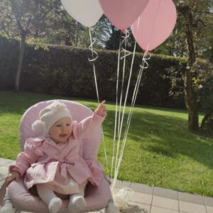 Stephanie Instagram - Buon primo compleanno amore mio. Un anno che ho visto volare così velocemente, vedendoti crescere, i tuoi progressi, tutte quelle emozioni che sono difficili da descrivere perché talmente ricche d'amore che solo un genitore è in grado di provare. Da ieri, ovvero l'inizio del travaglio e del parto di un anno fa, ho rivissuto ogni attimo e dettagli. Non fu una passeggiata, 14 lunghe ore,  sei nata alle 10:03, l'emozione quando ti ho vista, quella emozione unica e rara nel poterti finalmente stringere e da quel momento ho capito il significato di un amore assoluto. Non potrò mai dimenticare tutto ciò e per te lo farei un milione di volte. Sei la cosa più bella, il dono più grande, sei la mia linfa vitale. Ti guardo e mi perdo tra i tuoi occhi e sorrisi. Cerco di essere una brava mamma, anche se a volte sbaglio, ma con te sto imparando tante cose. Ti proteggerò più di me stessa, trasmettendoti i giusti valori. Grazie perché mi hai permesso di diventare la tua mamma, mi hai scelto piccola Ginevra e ti amerò più di qualsiasi cosa ❤
