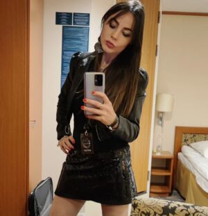 Stephanie Instagram - Ready to go on stage @mondaybar
Double set #hardstyle & #hardtechno 

#techno #femaledj #mondaybar