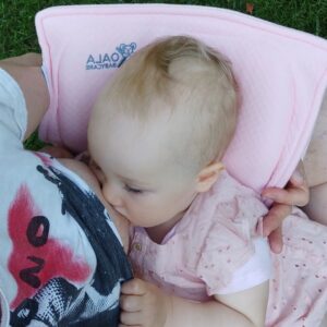 Stephanie Instagram - Il mio amore per i prodotti di @koalababycare deriva dall'ottima qualità e garanzia. L'allattamento al seno è uno dei nostri momenti più belli. Per lei ho pensato al cuscino Koala Perfect Head Breastfeeding che utilizzo ad ogni poppata. È  certificato dispositivo medico dal Ministero della Salute, e la protegge dal rischio di plagiocefalia. Non da meno  la comodità che giova ad entrambe, visti i nostri momenti di routine prima delle nanne pomeridiane e notturne. Ottima anche la federa di ricambio. Lo consiglio a tutte le mamme ❤ Approfittate del 10% di sconto ➡️ KBCDJSTEPHANIE
#suppliedby #koalababycare #koalaperfectheadbreastfeeding