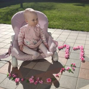 Stephanie Instagram - E con oggi siamo a 11 mesi. 
Incredibile come il tempo vola, le giornate con te si tingono dei colori più belli, sei il mio respiro, la mia linfa vitale. Ti amo principessa mia e ti proteggerò più di qualsiasi cosa. Non sono una mamma perfetta, anzi, sto imparando tante cose di giorno in giornogiorno, ma sarò al tuo fianco, nel tuo cammino. 
Vorrei fermare il tempo, ma ogni tuo progresso è meraviglia. 
Hai cambiato la mia vita. 
Per tutto questo ringrazio anche il tuo papà 
💗
#11mesi #11monthsold #11months #complimese #neonata #famiglia #mamma #mammablogger