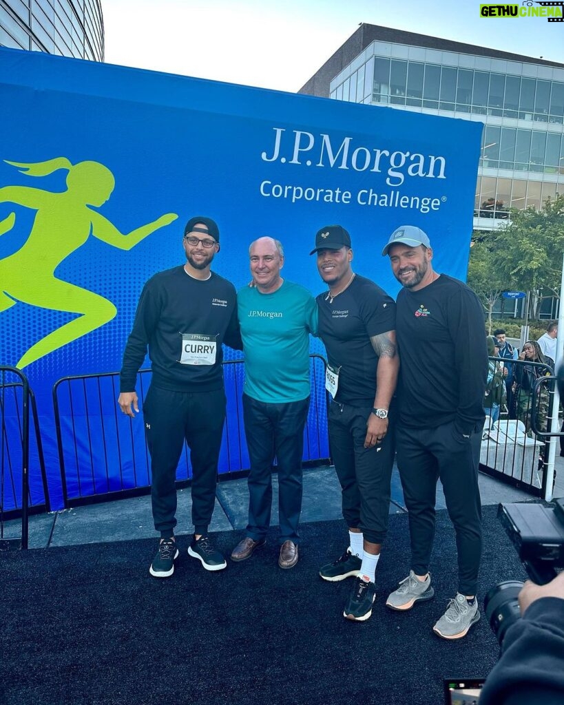 Stephen Curry Instagram - Year 37 in San Francisco of the @jpmorgan Corporate Challenge with my guy @justtrain . This one was incredibly special for @ayeshacurry and I as @eatlearnplay was this year’s beneficiary. Shout out to the 5,000+ #JPMCC Bay Area participants who showed out, and @chase for hosting minority entrepreneurs around wellness! It’s always a pleasure being a #ChasePartner and seeing the impact we make together.