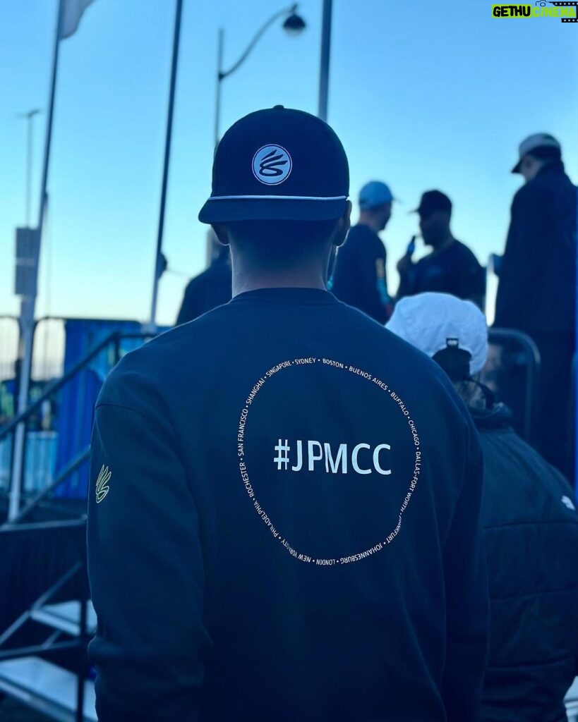 Stephen Curry Instagram - Year 37 in San Francisco of the @jpmorgan Corporate Challenge with my guy @justtrain . This one was incredibly special for @ayeshacurry and I as @eatlearnplay was this year’s beneficiary. Shout out to the 5,000+ #JPMCC Bay Area participants who showed out, and @chase for hosting minority entrepreneurs around wellness! It’s always a pleasure being a #ChasePartner and seeing the impact we make together.