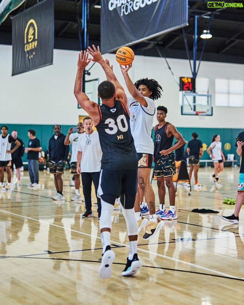 Stephen Curry Instagram - Day 2 of #CurryCamp…energy was unreal every session. Appreciate every player working hard, competing and making your presence felt. You know we had to gift our MVP’s & leadership winners something special @currybrand. Future is bright ⭐️