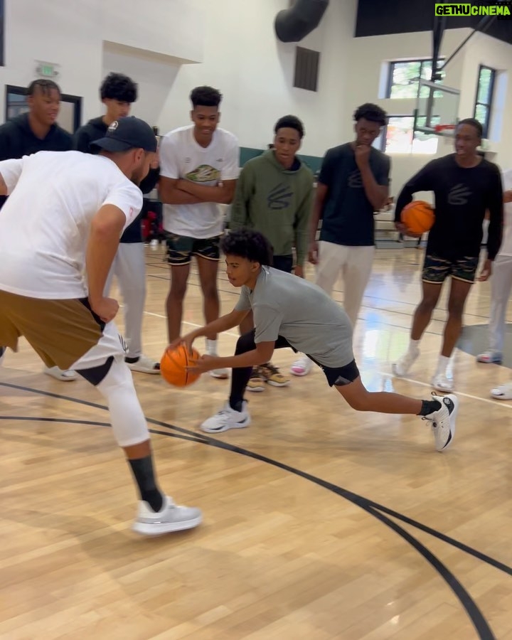 Stephen Curry Instagram - Day 2 of #CurryCamp…energy was unreal every session. Appreciate every player working hard, competing and making your presence felt. You know we had to gift our MVP’s & leadership winners something special @currybrand. Future is bright ⭐️