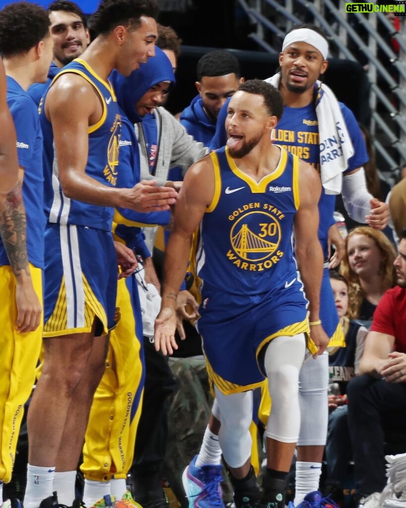 Stephen Curry Instagram - The fellas won some road games 🙌🏽 Back to the Bay #dubnation