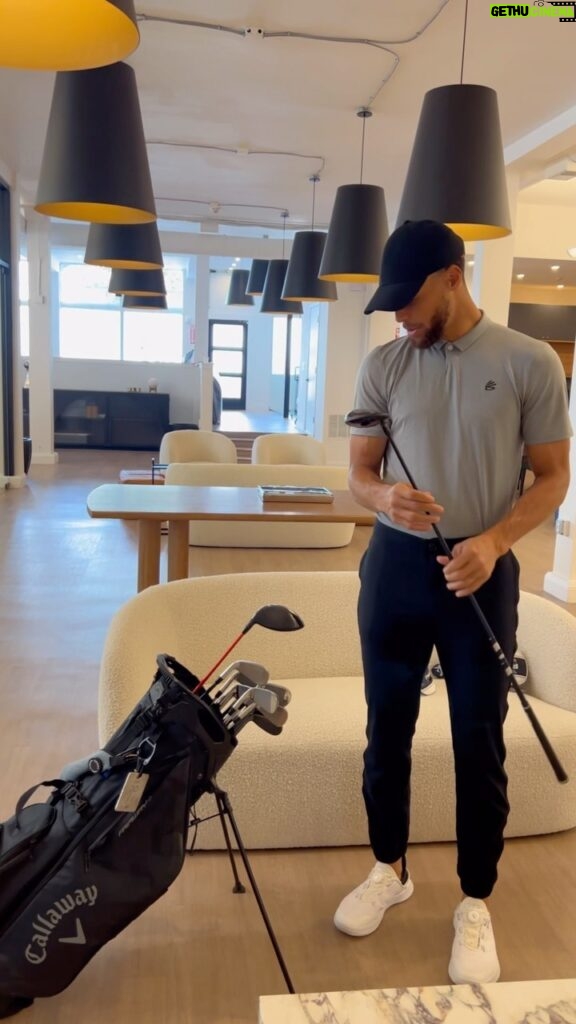 Stephen Curry Instagram - In case you all were wondering what I keep in my golf bag 👀. @callawaygolf keeping me right!    -Night Mode 9.0 TD Paradym  -Paradym TD 3 Wood  -19 degree UT  -4-AW TCB Irons  -Black Jaws Raw 48/54/46/60   -Chrome Soft X Triple Track   #CallawayPartner