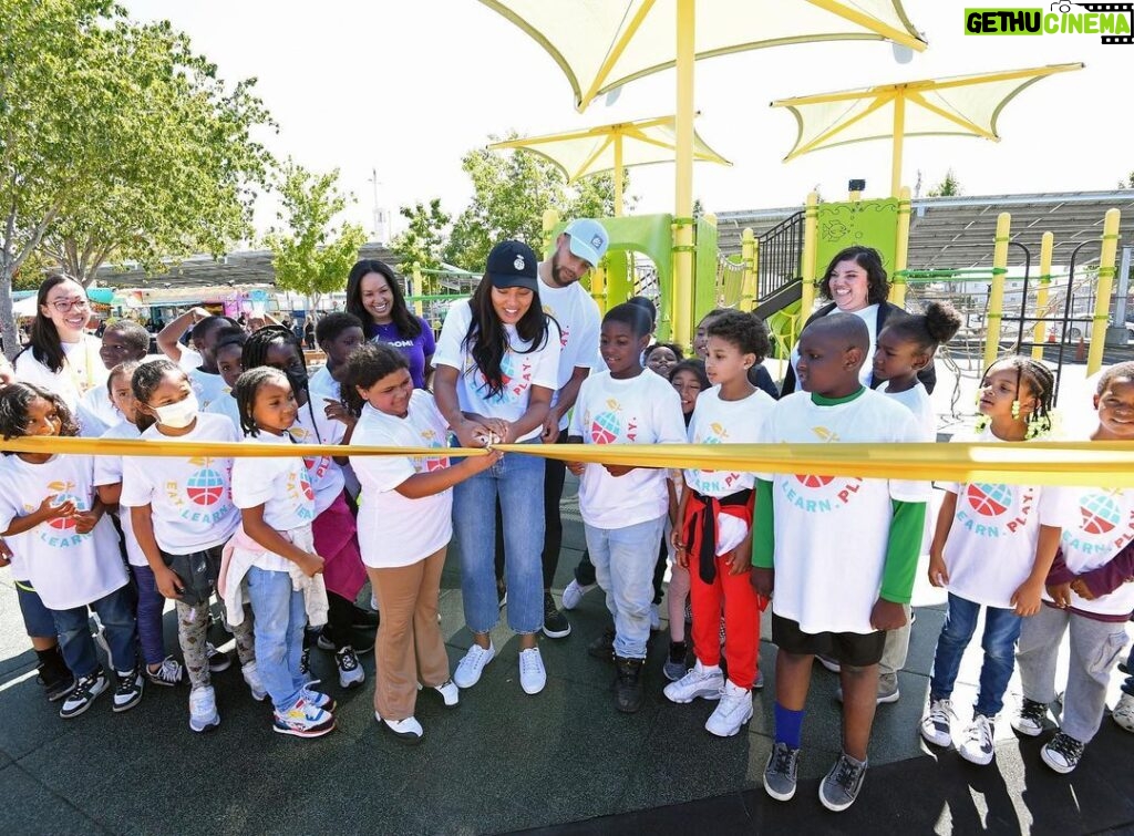 Stephen Curry Instagram - What an incredible day in Oakland celebrating with the students and community of @lockwood_steam_academy as we revealed their new schoolyard—two new mini soccer pitches, multi-sport courts, and kid-designed play structures, plus a nature exploration area, incredible murals, and a Little Town Library. Not sure who had more fun, the students or us! We also had the chance to announce @eatlearnplay’s ambitious new effort to transform the school experience for a generation of Oakland students. We are committed to raising and investing $50 million+ by the end of the 2025-2026 school year to have the most significant possible impact on kids in our community across all three pillars of our work. Thank you to our dedicated community of partners and volunteers who supported the event including @Kaboom, @ousdnews, the Bhusri family, @ACCFB, @ckoakland, @oaklitcoalition, @oaklandgenesis, @oaklandroots, @coachbrandonpayne, @djdsharp, @sportcourtnorcal, @currybrand and @underarmour. 📷: @noahgphotos/@gettyimages,@desmondcharlesphoto