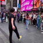 Stephen Manas Instagram - Still wandering in USA cities 🙏❤️ #barrylyndon style 📷 . . . #travelislife🌏 #touristinnewyork #cityoflight #citytrip #tedlassoquotes #laoscars #newyorkdump#lvtrip United States of America