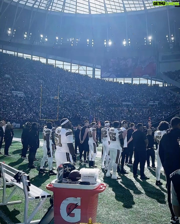 Stephen Manas Instagram - 🔥A Sunday forever engraved in my head 🔥 My first @nfl game at @tottenhamhotspurstadium and ... what an end !! 🔥😂 Huge thanks to @hisunnymehta @emilyxmadison and @luiswagner for the hospitality And... BIG UP to @billharris__ for making this incredible day happening !! ❤️ And to the captain of England @harrykane for coming to us saying hello thank you 🫶🙏 #tedlasso #footballislife Tottenham Hotspur Stadium