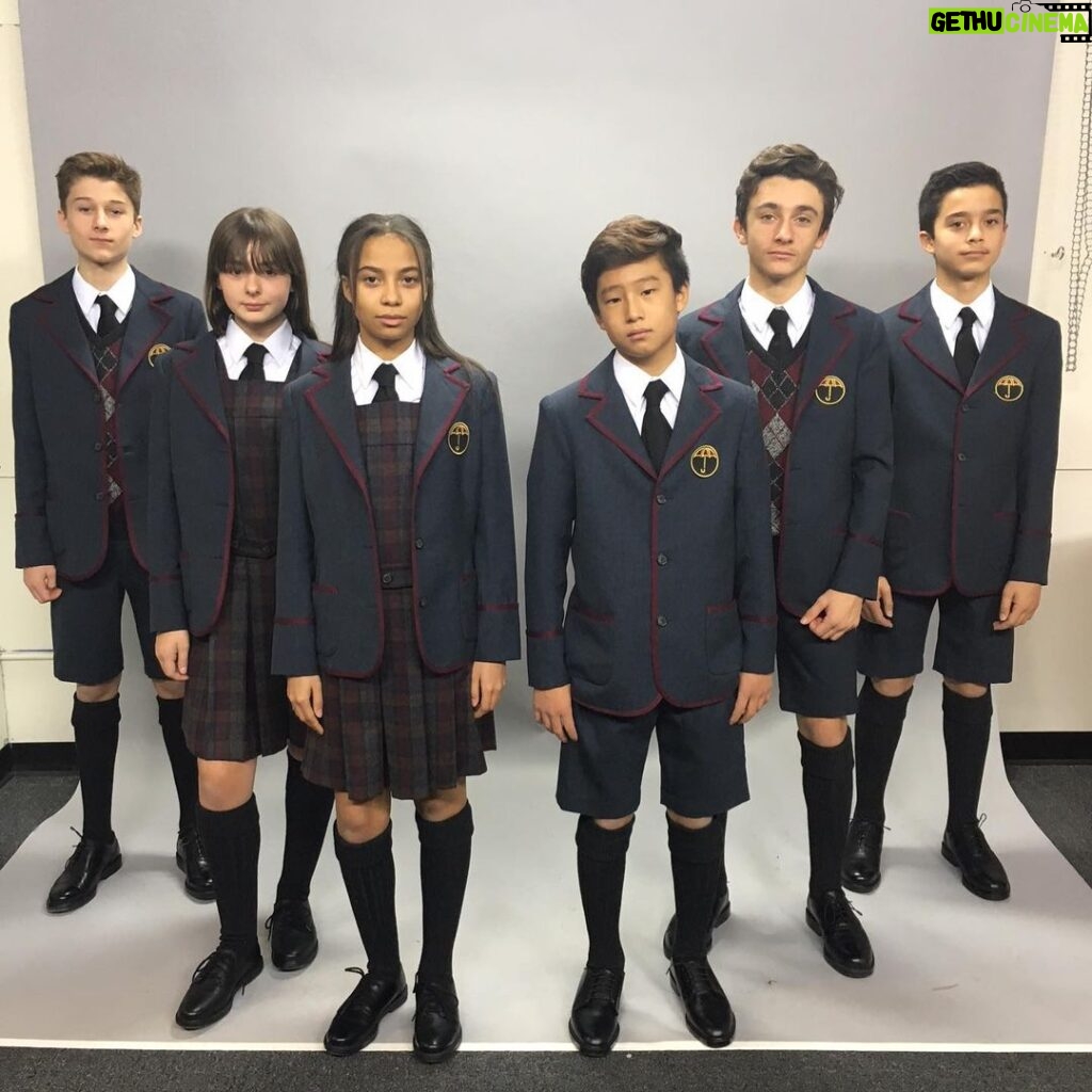 Steve Blackman Instagram - They’re all taller than me now. This was three years ago! Love these guys and girls. Where were you @aidanrgallagher ? @umbrellaacad @netflix #bts
