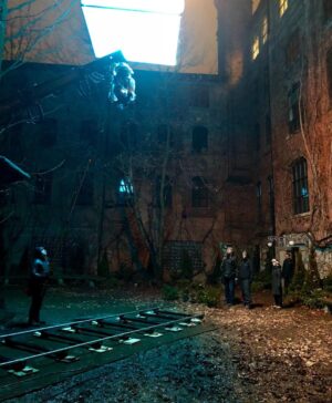 Steve Blackman Instagram - Getting ready for Five’s arrival. It was below freezing that night. Seems like yesterday S1. @umbrellaacad @netflix #bts #amazingstandins