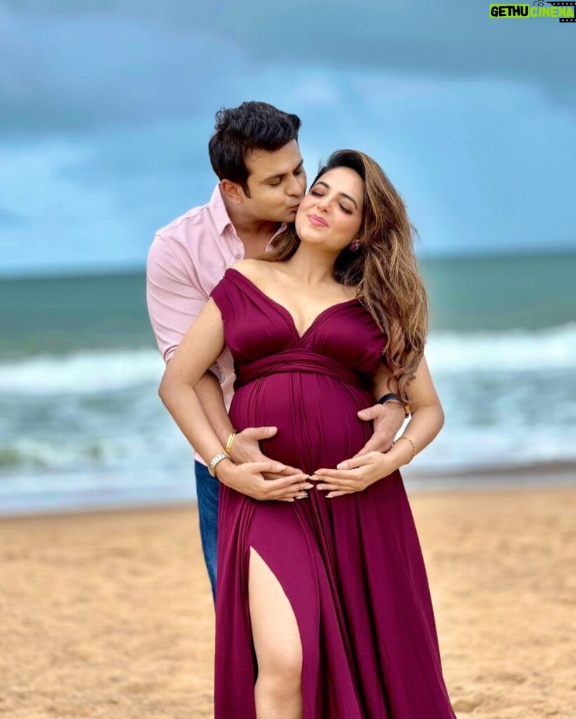 Sugandha Mishra Instagram - 🫶The Best Is Yet To Come...Cant Wait To Meet Our New Addition🥳 kindly keep ur Love & Blessings on🙏🏻 ♾🧿😍 . . #swipeleft #babyontheway #blessed #love #sugandhamishra #drsanketbhosale #wearepregnant