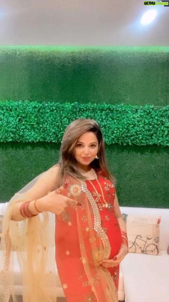 Sugandha Mishra Instagram - #happykarwachauth ❤🌝Just looking like a wow #justlookinglikeawow #red #sugandhamishra #momtobe #wow #viralreels #trendingreels Mumbai, Maharashtra