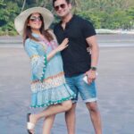 Sugandha Mishra Instagram - sun,☀️sand,🏝️and our future ♾️ in our hands.. #babymoon #swipeleft . . #babybumps #vibe #chill #parentstobe #sugandhamishra #drsanketbhosale #goa #goabeach #beach #love