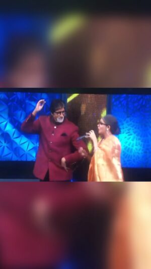 Sugandha Mishra Instagram - Dream come True wali feeling to perform with @amitabhbachchan Sir #amitabhbachchan 🙏🏻 #fanmoment 
#happybirthday #sugandhamishra #happybirthdayamitabhbachchan ji #dance #rangbarse #viral