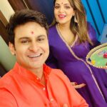 Sugandha Mishra Instagram – Love.. Light & Happinesses 🪔
.
#swipeleft #hapydiwali #momtobe #festive #decor #homedecor #wow #baby #flowers #sugandhamishra #drsanketbhosale #love #us #celebration #family #blessed Mumbai, Maharashtra